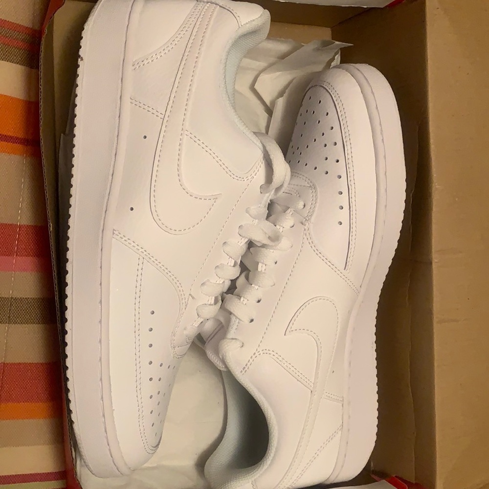 Nike shoe,white